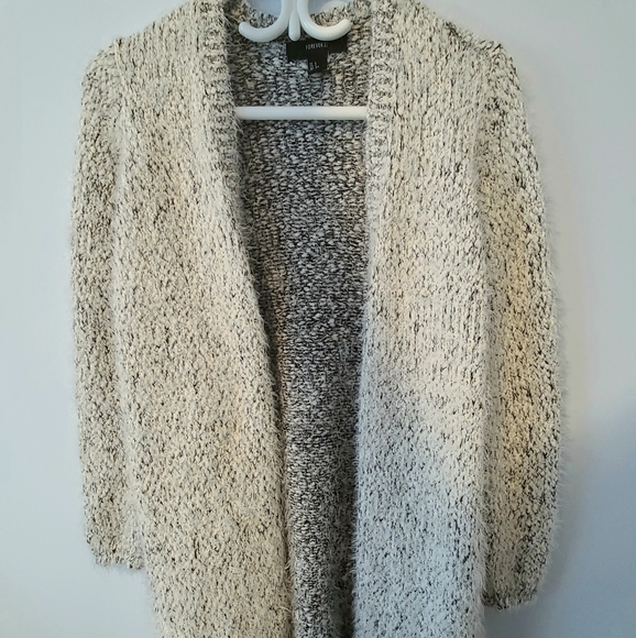 ❣️10/$50❣️: fuzzy white cardigan - Picture 4 of 4